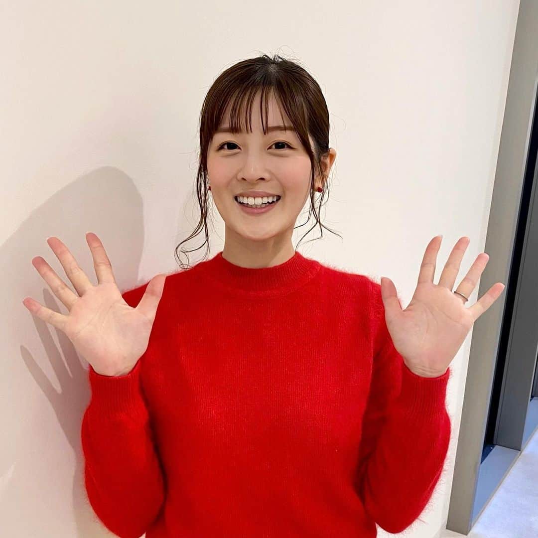 中村秀香のインスタグラム：「お久しぶりです🙇‍♀️  今週から #すまたん 復帰しております！！  .  あたたかいコメント等くださった皆様、 ありがとうございました🌸🌸」