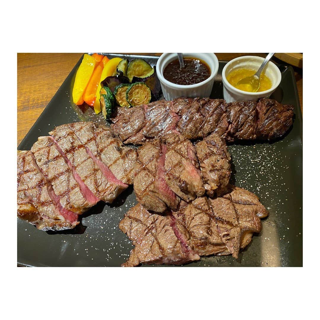 中島安里紗さんのインスタグラム写真 - (中島安里紗Instagram)「お肉食べに行ったんだけど、生牡蠣、帆立、ムール貝と…貝祭りでした🦪お肉ももちろん最高に柔らかくて美味しかったー😋🥩美味しい物食べてる時間が幸せ☺️  #肉 #お肉 #ステーキ #お肉大好き #牡蠣 #生牡蠣 #帆立 #ムール貝 #美味しい #幸せ #食べるの大好き #happy #女子プロレスラー #プロレスラー #prowrestler #中島安里紗 #ごちそうさまでした」3月5日 12時07分 - arisa__nakajima