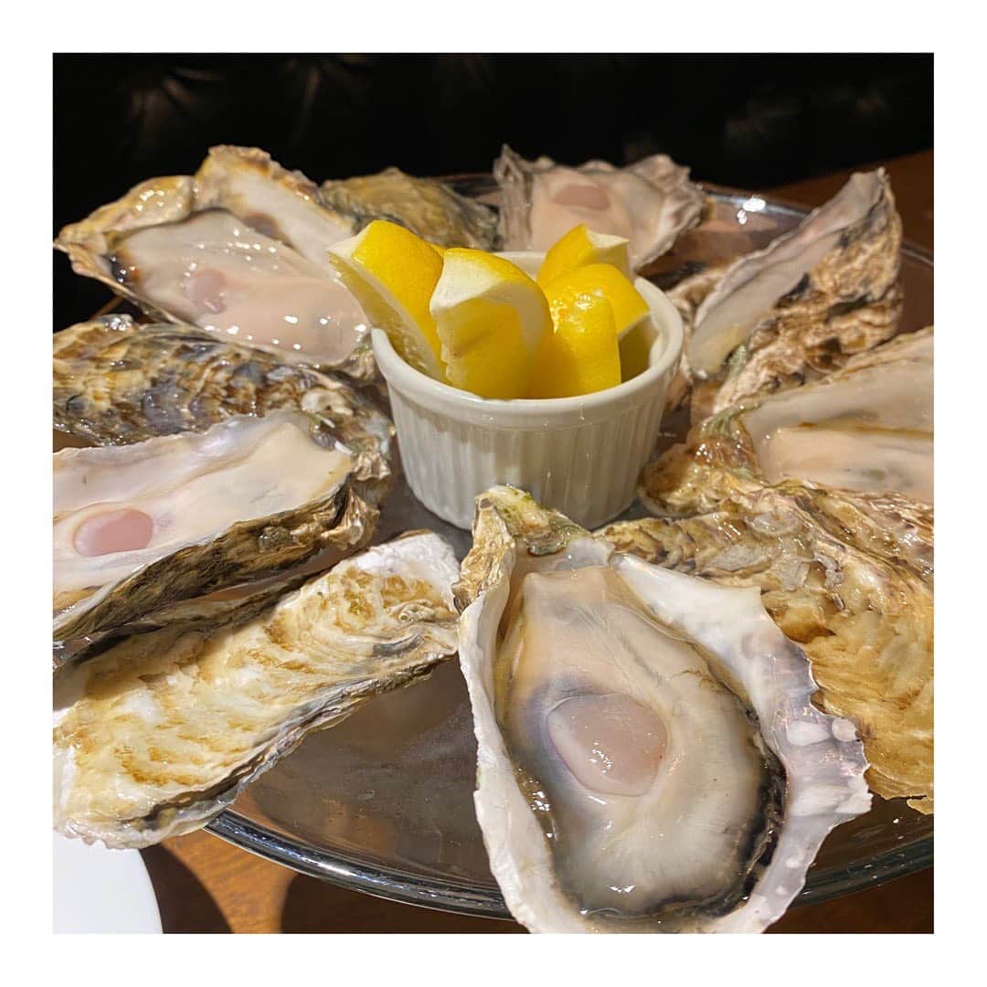 中島安里紗さんのインスタグラム写真 - (中島安里紗Instagram)「お肉食べに行ったんだけど、生牡蠣、帆立、ムール貝と…貝祭りでした🦪お肉ももちろん最高に柔らかくて美味しかったー😋🥩美味しい物食べてる時間が幸せ☺️  #肉 #お肉 #ステーキ #お肉大好き #牡蠣 #生牡蠣 #帆立 #ムール貝 #美味しい #幸せ #食べるの大好き #happy #女子プロレスラー #プロレスラー #prowrestler #中島安里紗 #ごちそうさまでした」3月5日 12時07分 - arisa__nakajima