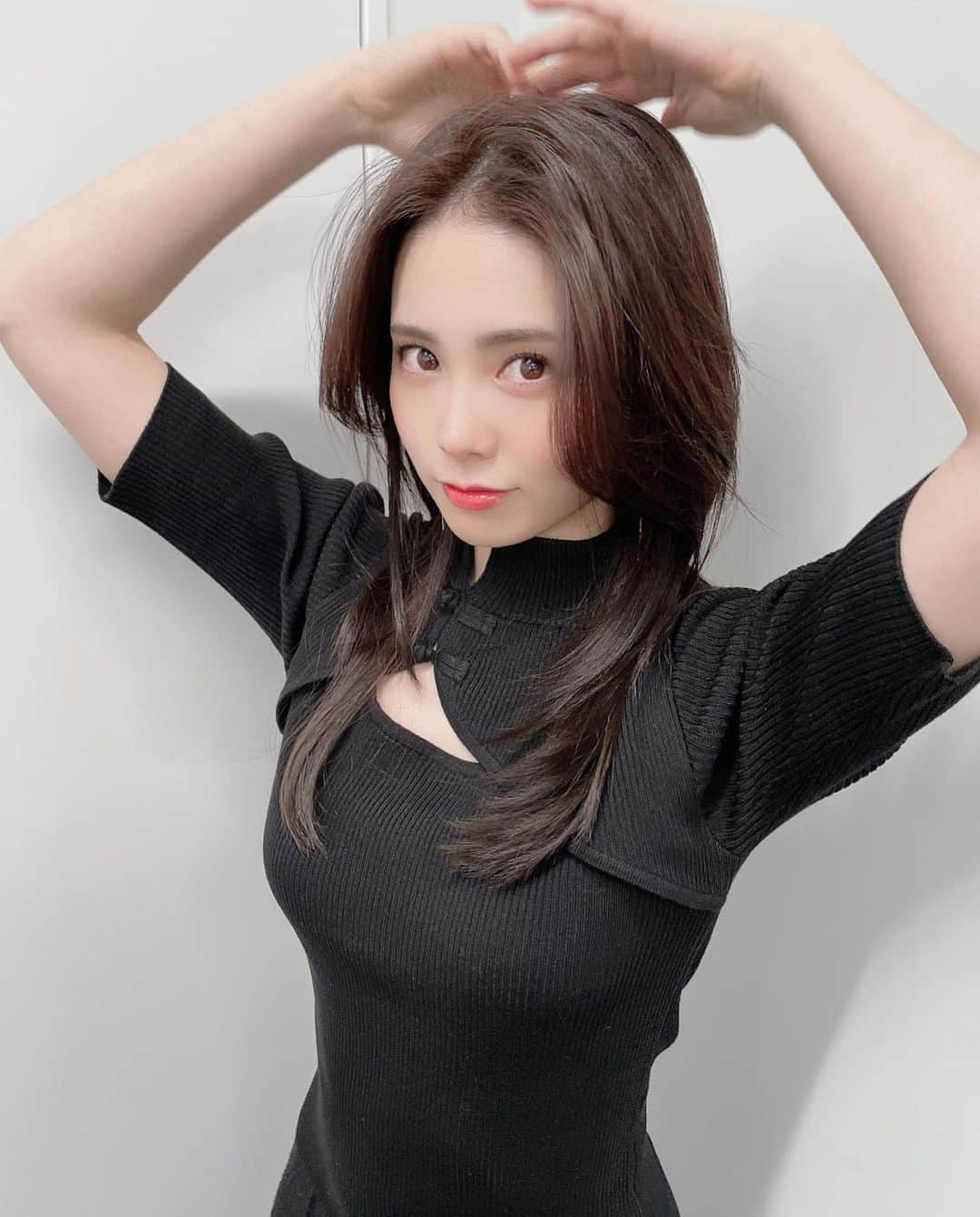西村歩乃果のインスタグラム：「tops🏷 @murua_official   写真撮ってもらうの恥ずかしい…   #fashion #code #ootd」