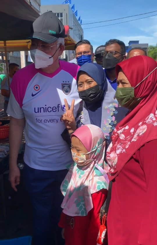 ナジブ・ラザクのインスタグラム：「Rakyat tahu. Bossku tetap berjuang bersama rakyat. 😊😊😊」