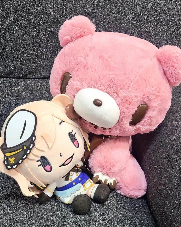 のインスタグラム：「⁡バンドリと森チャック先生のコラボ！！ ⁡大好きなグル〜ミ〜と我が子である広町が …揃って我が家に…！ ⁡#gloomy  #gloomybear  #bangdream  #ガルパ  #広町七深  #Morfonica  #グルーミー」