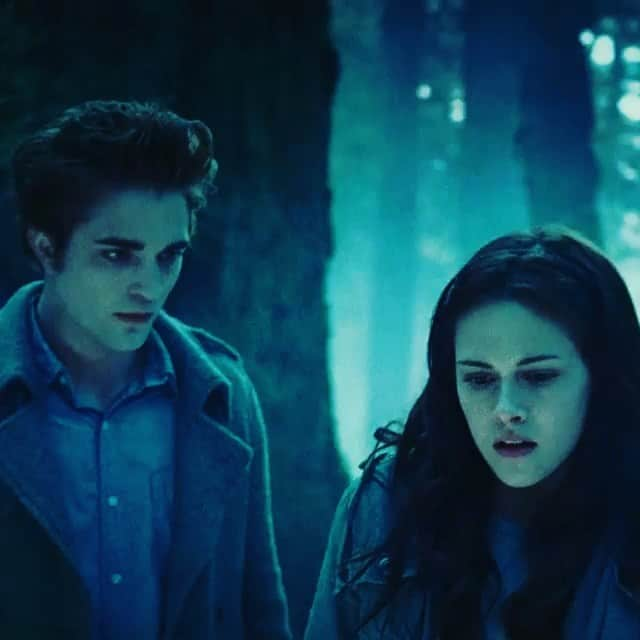 ケラン・ラッツのインスタグラム：「“Glad I can finally share the big news and stop holding in this secret, bro!”  -Emmett  “Edward is BATMAN! 💪🤪  -Emmett again   #Repost @twilight ・・・ i know what you are, @thebatman」