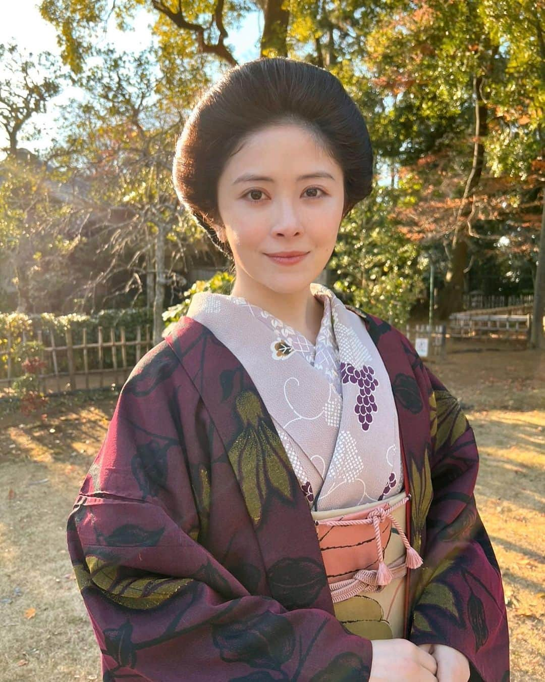 宮澤エマさんのインスタグラム写真 - (宮澤エマInstagram)「今夜よる9時スペシャルドラマ 「津田梅子〜お札になった留学生」に 吉益亮役として出演します。  津田梅子さんの伝記を小学生の頃に読み、彼女の勇気と知性にとても憧れたのを今でも覚えています。今回彼女と女性留学生達の物語を紡ぐ一員になれて本当に光栄です。  ぜひ。  #girlsbeambitious #津田梅子　#吉益亮」3月5日 19時38分 - emmamiyazawa