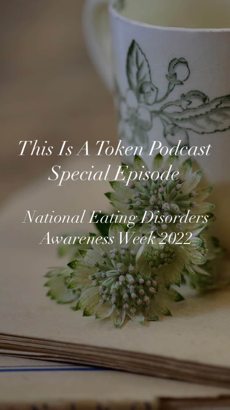 のインスタグラム：「28th February to 6th March is National Eating Disorders Awareness Week. This is a topic very close to Alex’s heart.   “During National Eating Disorder Awareness Week, my daughter Connie and I recorded an special podcast episode talking about our experiences. Although we may not have the solutions, Connie and I hope that by talking about our experiences, we can help raise awareness of some of the issues.”  Follow the link in bio to listen to Connie and Alex’s story 💛  #AlexMonroe #ThisIsAToken #NationalEatingDisordersAwarenessWeek #edawarenessweek」