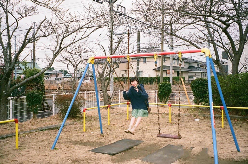 中山莉子さんのインスタグラム写真 - (中山莉子Instagram)「→ 遊具が似合いすぎてる笑 春から中4です ⁡ #ハッピーエンドとそれから #エビ中の撮リコ #film ⁡」3月5日 20時21分 - nakayama_riko_official