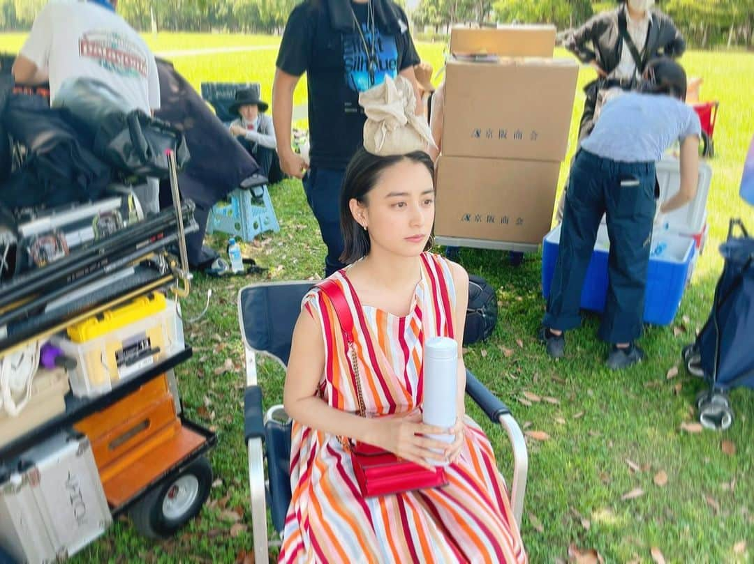 山本美月さんのインスタグラム写真 - (山本美月Instagram)「結局夏の暑さに勝てなかった人。  頭の上に氷嚢乗せると、涼しい。 水筒には梅ジュース。 今年も作る。   #星から来たあなた」3月5日 20時43分 - mizuki_yamamoto_official