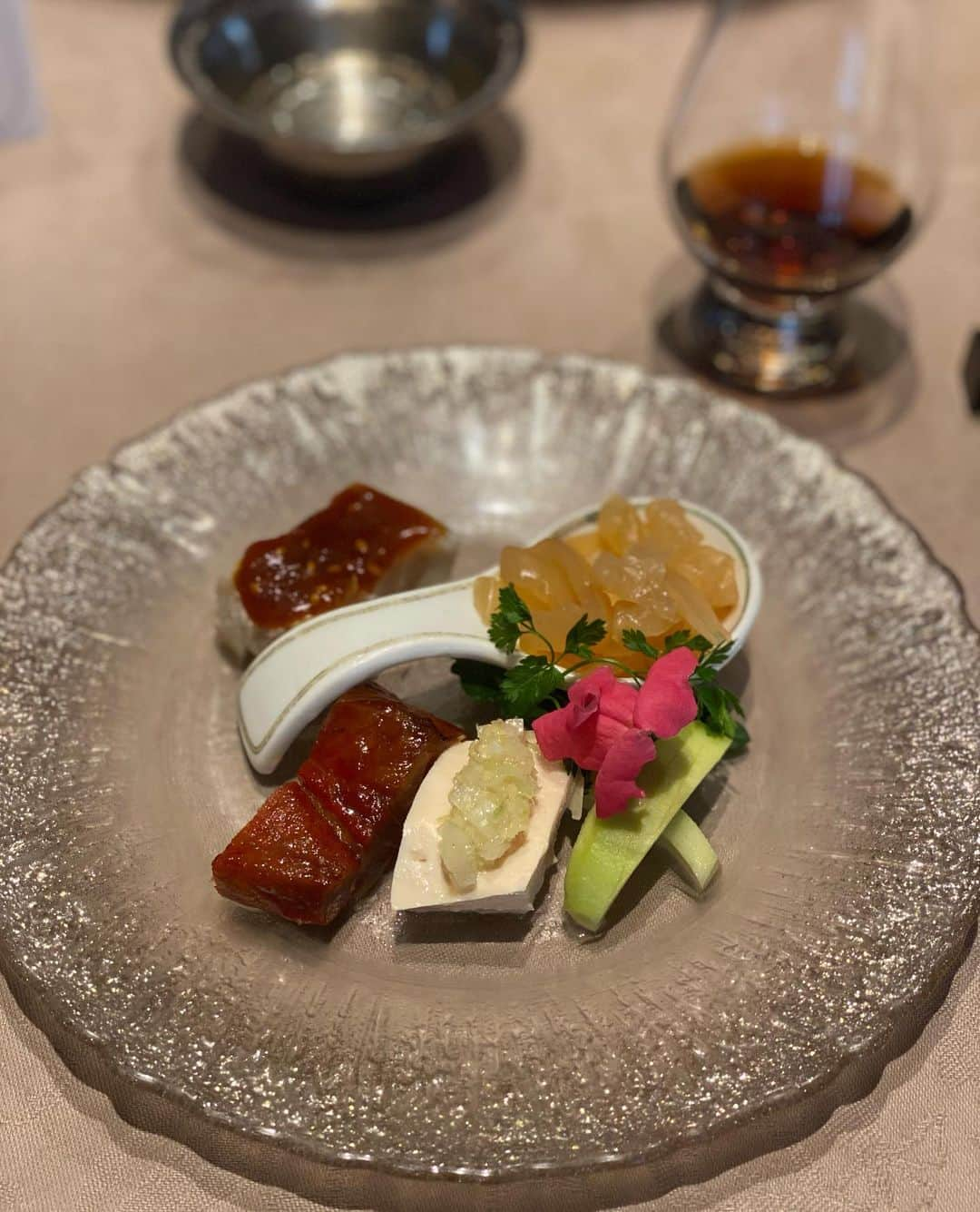 逢田ゆんさんのインスタグラム写真 - (逢田ゆんInstagram)「中国飯店🇨🇳全部おいしかった🤤 北京ダック..またすぐ食べたいよぉ...🥺😍  たくさん食べて動く💪🏾❤️‍🔥 運動頻度は減らさないよぉ‼️  . #cheeks#チークス#サマスタ#ビキニモデル#神泉ジム#パーソナルトレーニング#パーソナルジム#マスターストレッチ#プライベートジム#ジム#パーソナル#フィットネス#バレエ#ストレッチ#ボディメイク#カラダ作り#砂時計体型#桃尻#くびれ#美脚#曲線美#筋トレ#筋トレ女子#training#fitness#gym#fitnessgirl#bodymake」3月5日 21時26分 - yun_asada