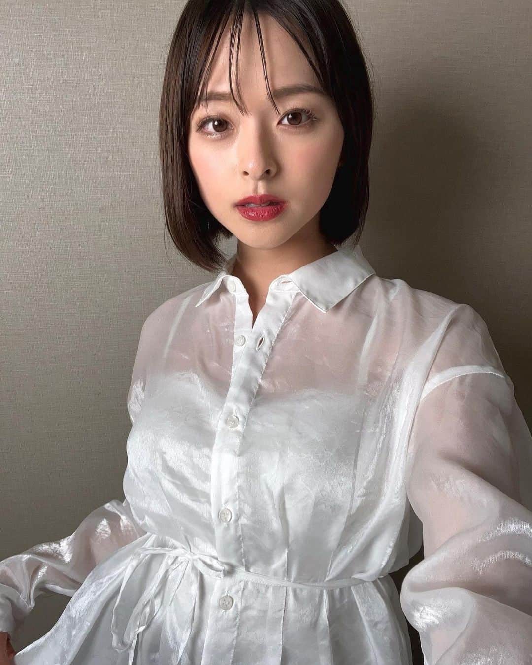 かおりのインスタグラム：「・ ・  珍しく自撮りした🤳  あっという間に3月！ 早く春服着たい🌸  #ボブ　#自撮り」