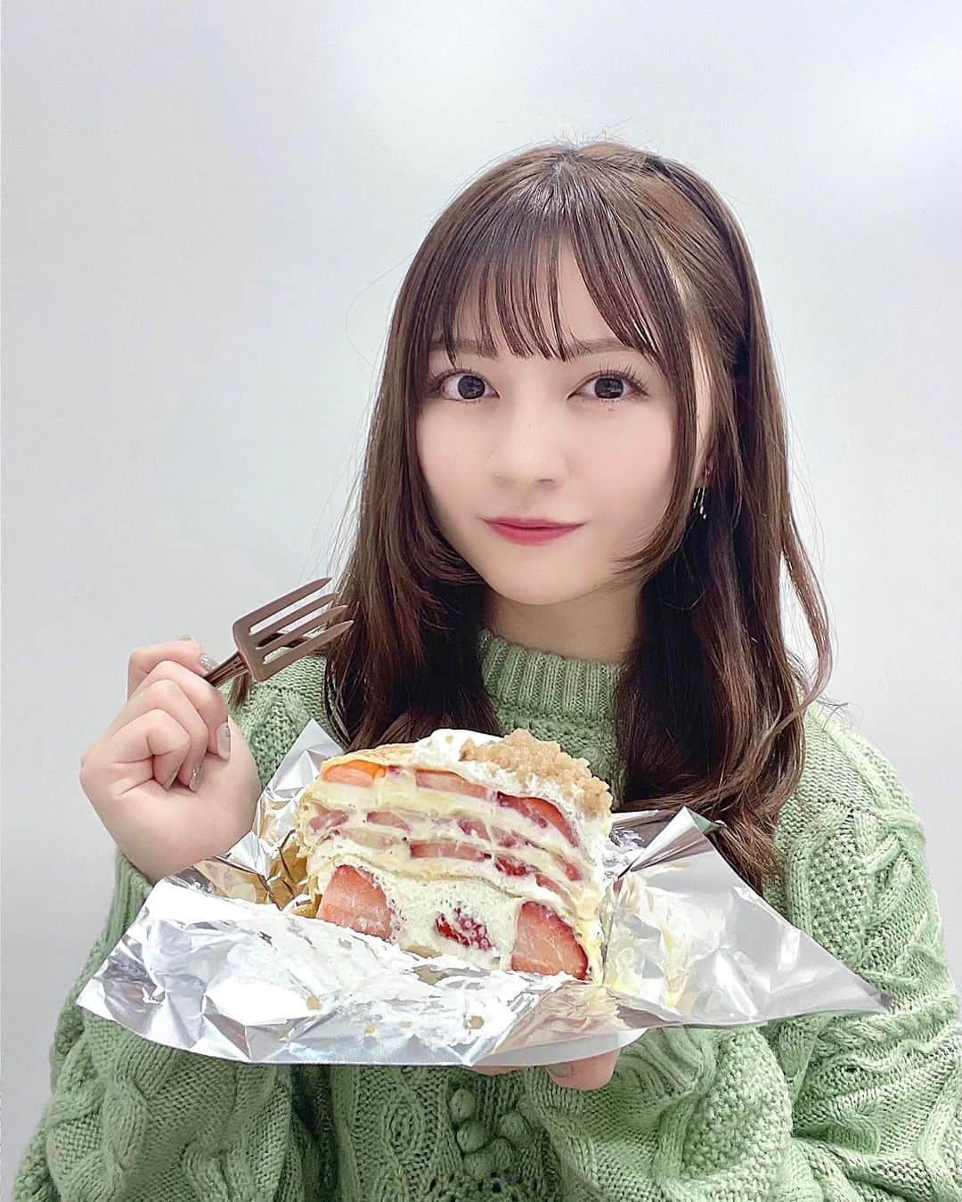 廣川奈々聖のインスタグラム：「、、、🍓🍰🐶 ⁡ ⁡ ⁡」
