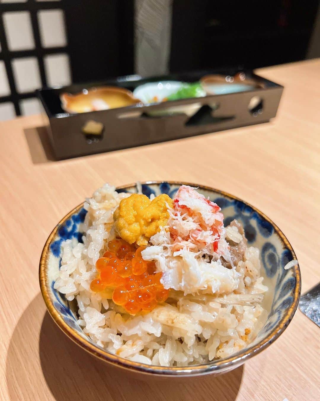佐野真彩さんのインスタグラム写真 - (佐野真彩Instagram)「@nikuine の焼き肉、メニューがパワーアップしていて更に美味しくなっていました😋無煙ロースターなので、お肉が焦げずに中からジューシーに🐮余計な脂分は下に落ちる👍お洋服にも匂いが付かないのも嬉しい✨🥩 普段はお米を我慢していますが、ここのお店のお米は美味しすぎるのでしっかり食べます😋😋🍚  今日は撮影で1日はしゃいで疲れ果てました🤣楽しかった👟💨  #にく稲 #雪むろ芳醇和牛 #個室焼き肉 #女子会ディナー #熟成肉 #ヘルシー焼き肉　#肉好き女子会」3月5日 22時04分 - sano.maya