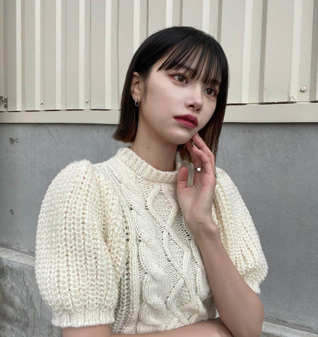 椎名伊織さんのインスタグラム写真 - (椎名伊織Instagram)「🤍✨  お気に入り達…。  バズって一時欠品していたヘアマスク!!  なかなかトリートメントだけのために美容院いくのは… って人におすすめ🌜  特別な日に @plus_eau のヘアマスクするだけで 自信持てるようになります💫  LOFTやWebで販売中。💛  #プリュスオー #スペシャルトリートメント #自宅で集中ケア #PLAZA #LOFT #pluseau_ad」3月5日 23時00分 - iori_2038