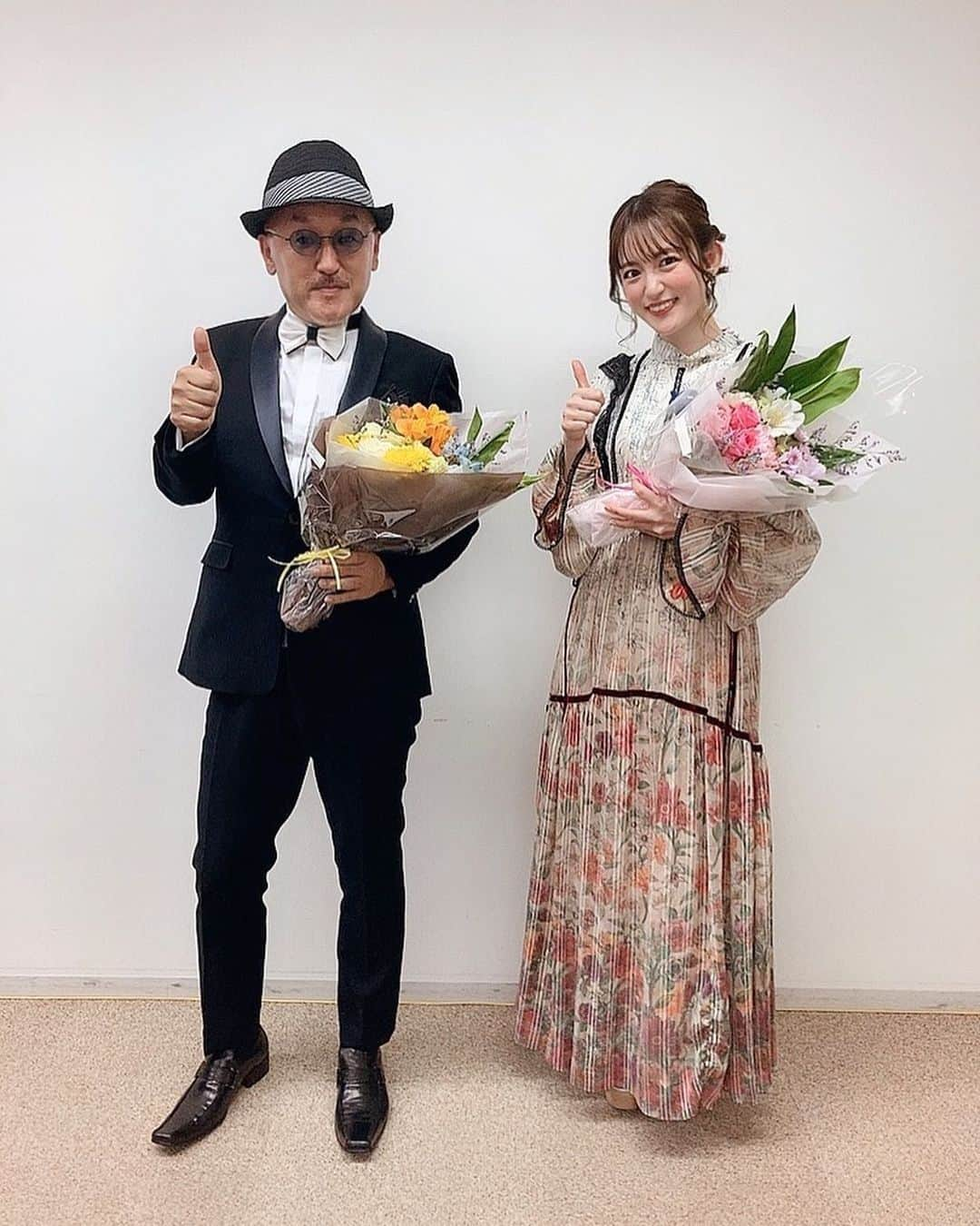 小松未可子さんのインスタグラム写真 - (小松未可子Instagram)「第十六回 声優アワード 助演女優賞を頂きました。  人生で初めてのトロフィー。 ずっしりと、これまでの声優人生分が詰まっているような重さを感じました。  正直に言うと、こういった賞にはご縁が無いと思っていたので、本当にステージに上がるまでは半信半疑だったのですが、  スクリーンに映し出されたキャラクター達の声を聞いた瞬間に、実感がふつふつと湧いて、涙の気配が。 これはどんな気持ちなんだろう…  関わることの出来た作品やキャラクター達への敬愛、作品作りに携わる関係者の皆様への感謝、応援してくださっている皆様への熱い想い、支えてくれた家族への謝恩、、  あとは場の空気？笑  なんだか沢山の感情が入り混じって、ぷるぷる震える口を動かすのがやっとのスピーチでした…  先輩方のスピーチを聴いて、まだまだ自分は未熟だと感じながらも、 先輩方のようにまだまだ頑張ってゆきたいと感じた時間でした。  本当に光栄です。  今回登壇した受賞者の皆様と一緒に、記念にお写真撮らせて頂きました。 素敵な皆様に囲まれて。 色々な話に花を咲かせて、楽しいひとときでした。  ますます精進して参ります！  本当にありがとうございました！！  #声優アワード #緒方恵美 さん #小野賢章 さん #立木文彦 さん #高橋李依 さん」3月5日 23時01分 - mikako_komatsu