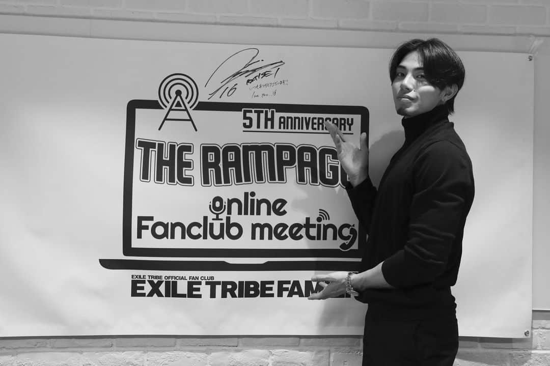 のインスタグラム：「今日は「THE RAMPAGE ONLINE FANCLUB MEETING ～5th Anniversary～」第1弾 武知海青『海青の秘密基地』でした🔥 ご参加頂いた皆様、ご応募いただいた皆様、ありがとうございました🙇‍♂️✨ トーク時間は前半と後半を合わせると約3時間😂 皆さんと最高の時間を共有でき、楽しかったです✨ 今回ご当選されなかった方、まだまだチャンスはあると思いますので楽しみにお待ちください😏 #FC #therampage #実は7キロ痩せました」