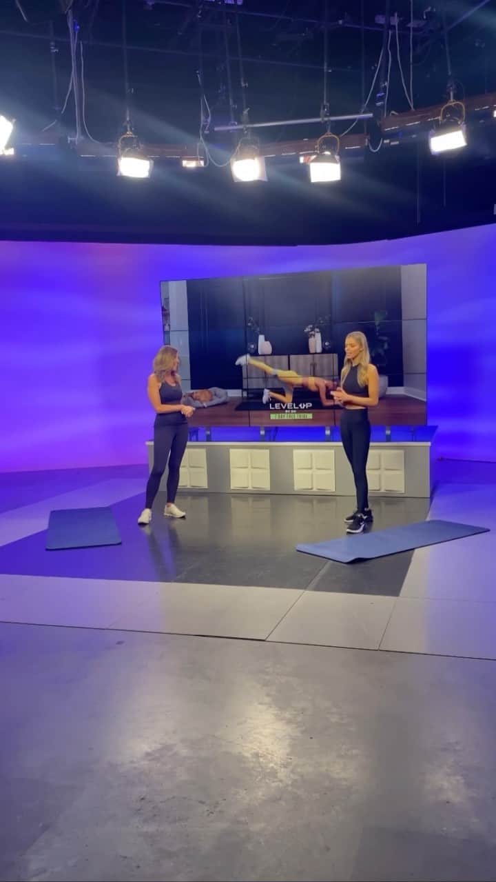 ダニエル・クヌッドソンのインスタグラム：「Thank you so much for having me @bloom_tv I had so much fun co-hosting along side the amazing @gayleguyardotv and talking about everything @levelupbydk  ➡️ Stay Tuned 📺 #levelupbydk #cohost #nutrition #fitness」