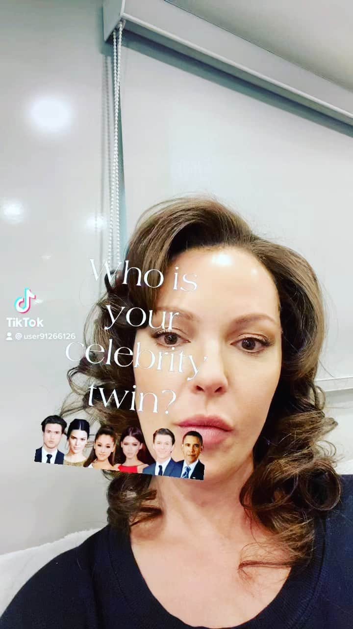 のインスタグラム：「Well…I did not see that coming. I bet that family reunion would be…fun?」