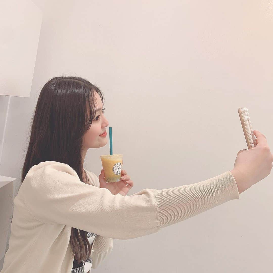 松本優菜のインスタグラム：「𝐆𝐨𝐨𝐝  𝐦𝐨𝐫𝐧𝐢𝐧𝐠 ⸒⸒ * * 盗撮はやめましょう(笑)  #ママカメラ  #ママスタグラム   #ママの服  #きれいめカジュアル」