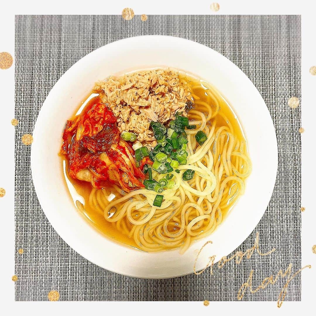 山岡実乃里さんのインスタグラム写真 - (山岡実乃里Instagram)「またまたやまなか家の冷麺がきた🍜🧊  前までは冷凍食品だったけど 改良されて常温保管できようになってる🙌 冷麺じゃなくても温麺にもできるからアレンジもしやすい😋(温麺おすすめ)  PR @_yamanakaya_ #やまなか家 #伝統の味 #盛岡名物 #盛岡冷麺 #通販グルメ #美味しさの秘密」3月6日 11時49分 - minorin1016