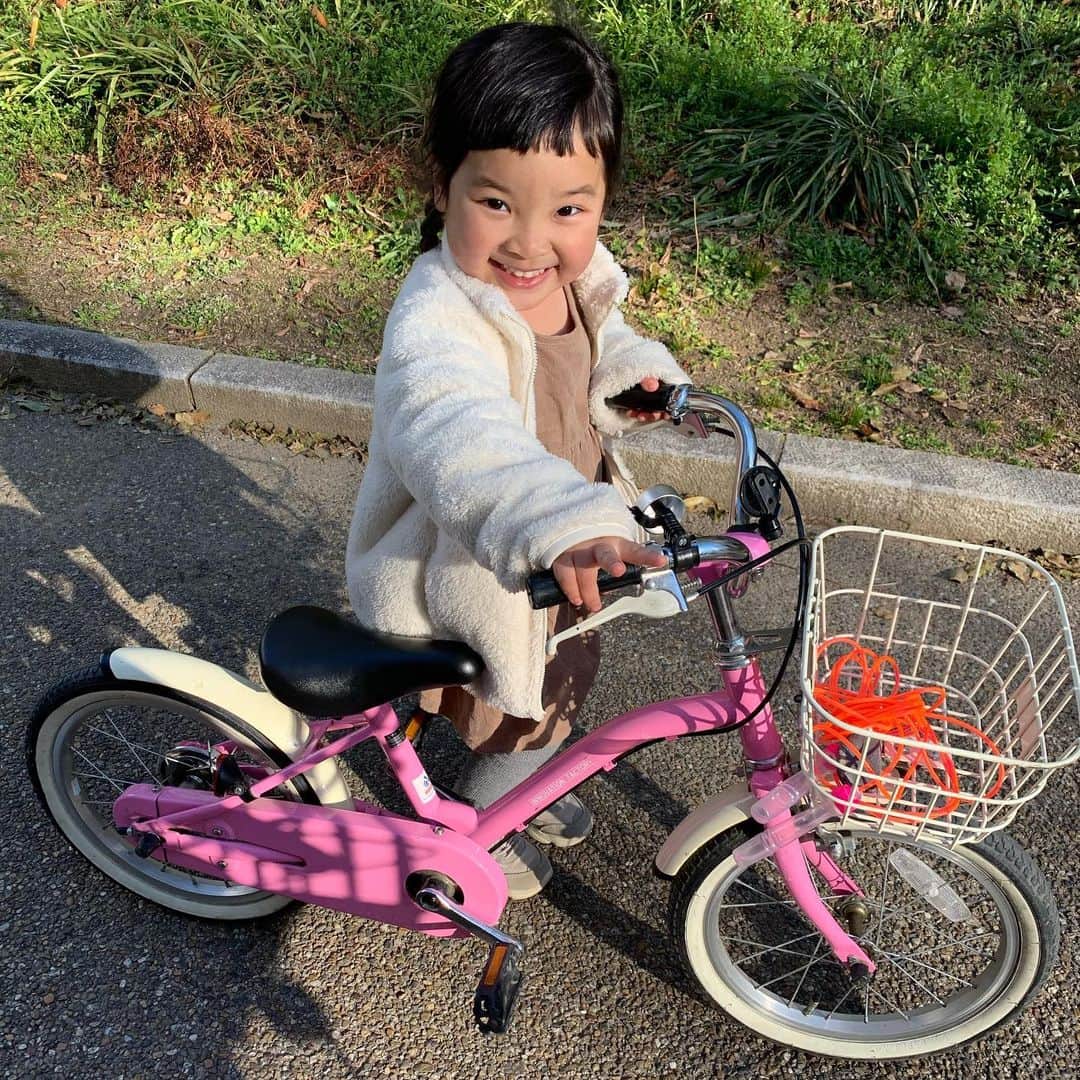 のインスタグラム：「🐻💗💗 ⁑ ⁑ コマなしデビュ〜😚 誇らしげ👏🏻👏🏻👏🏻 ⁑ ⁑ #4歳#娘#次女#テテペン」