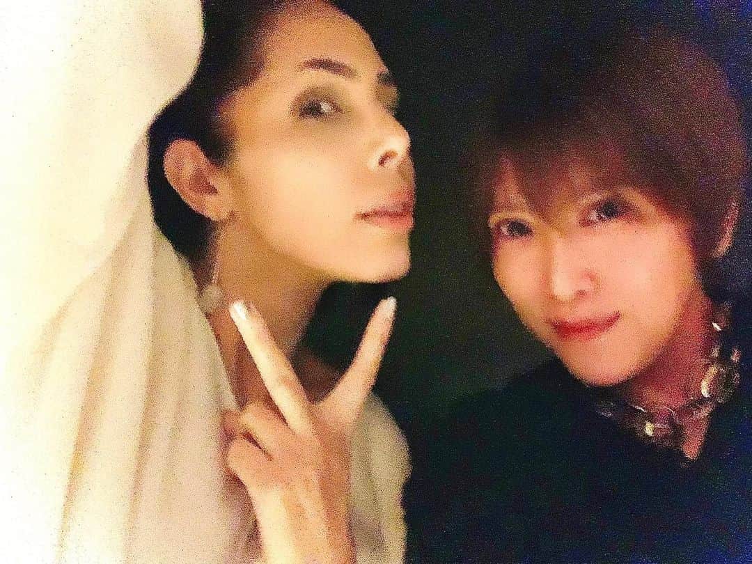 のインスタグラム：「昔からのお友達FiFi。😀 以外かもね。 彼女のYouTubeは勉強になるからオススメ。 明日の夜は　#しゃべくり007 見てね！ #trf #trfyuuki #エジプト料理は美味しいみたいよ　#オリエンタルな味と香り」