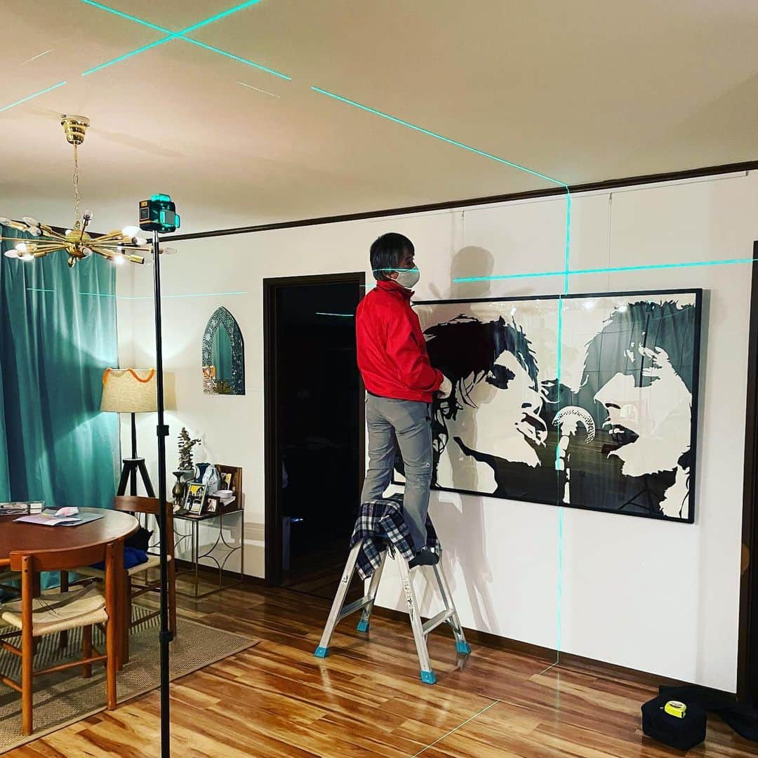 内藤陽子さんのインスタグラム写真 - (内藤陽子Instagram)「大きなシルクスクリーンを飾った✨✨✨ 故・古谷エイジ氏から譲り受けた一点もの。 彼の好きなローリング・ストーンズ⚡️ 私が28歳の時、 GARNIの古谷エイジ氏と結婚。 3ヶ月後に亡くなりました。 たくさんの想いがあって、12年経ってやっと飾れるようになりました。 今でも心に居ます。  #古谷エイジ #garni #rollingstones  #KeithRichards」3月6日 22時16分 - dadaflora