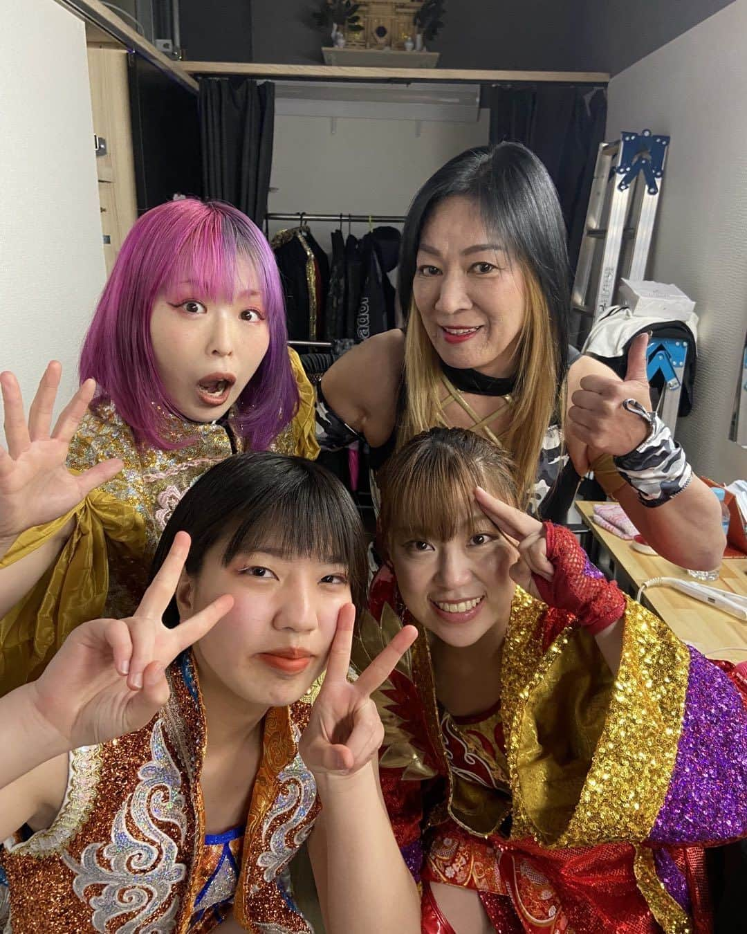 ジャガー横田さんのインスタグラム写真 - (ジャガー横田Instagram)「今日の試合はこの4人で戦いました💪 前列左側に居るのが…ななみ選手､右側が高瀬みゆき選手､後列私の隣が私の今日のパートナーのマドレーヌ  選手です！ ななみ選手は中学3年の卒業間近でJJと同じ歳です👍  親子で戦ってるようで複雑ですが（笑） 未来の女子プロレス界を背負ってくれる選手かも知れません💕  名前と顔を覚えて上げて下さいね♪」3月6日 14時26分 - jaguar_yokota