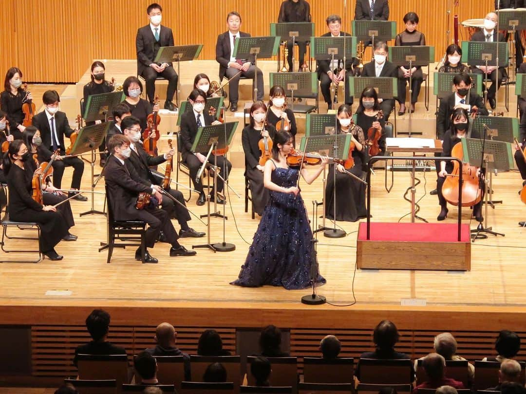 高木凜々子のインスタグラム：「Concerto🎻💫 ⁡ ⁡ . . ⁡ 3/5(土)『<フレッシュ名曲コンサート>太田弦×髙木凜々子×東京交響楽団』 無事終演致しました！！ ⁡ 急遽大役を務めさせて頂くことになり、 一日でコンチェルトを仕上げるのは人生初の経験でしたが、 素晴らしいメンバーと素晴らしいホールで演奏できて幸せでした… ⁡ ⁡ あたたかいメッセージ、皆さま本当にありがとうございます。 ⁡ これからも頑張ってまいりますので 引き続き応援よろしくお願いいたします❤️‍🔥 ⁡ ⁡ ⁡ 今月19日までアーカイブ配信があるみたいなので ぜひチェックしてください🎻 ⁡ 音で愛が伝わっていたらいいなあ❣️ ⁡ ⁡ ⁡ URLはこちら↓ ⁡ https://t.pia.jp/pia/ticketInformation.do?eventCd=2136870&rlsCd=001」