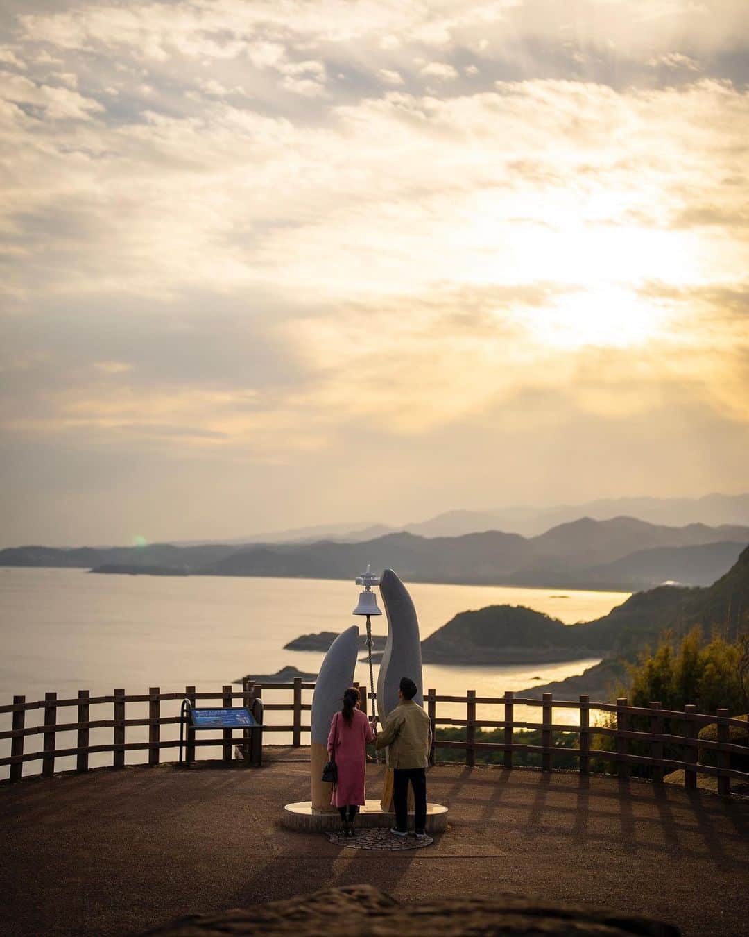 清水玲さんのインスタグラム写真 - (清水玲Instagram)「・  Mellow Loveは 日向市をドラマにしたラブストーリーです😌🏝💕  〜あらすじ〜  東京に留学中の台湾人の女の子リン。 都会の生活に疲れた彼女は 宮崎県日向市にサーフィントリップへ。  そこで出逢ったのはイケメンサーファーのケイスケ。 彼にサーフィンを習いながら たくさんの心温かい日向の人たち、 おいしいローカルフードに出会う。  日向市でのメローな時間を過ごす中で恋が芽生える ハッピーラブストーリー。  〜〜〜  このあと１５時〜です😌 お楽しみに💗  ・ ・  #宮崎#日向市#日向#ドラマ #台湾#ドラマ撮影#宮崎放送#mrt #日向観光#akb48#馬嘉伶#サーフィン #miyazaki#hyuga#taiwan#🇹🇼」3月6日 14時56分 - mrt.shimizu