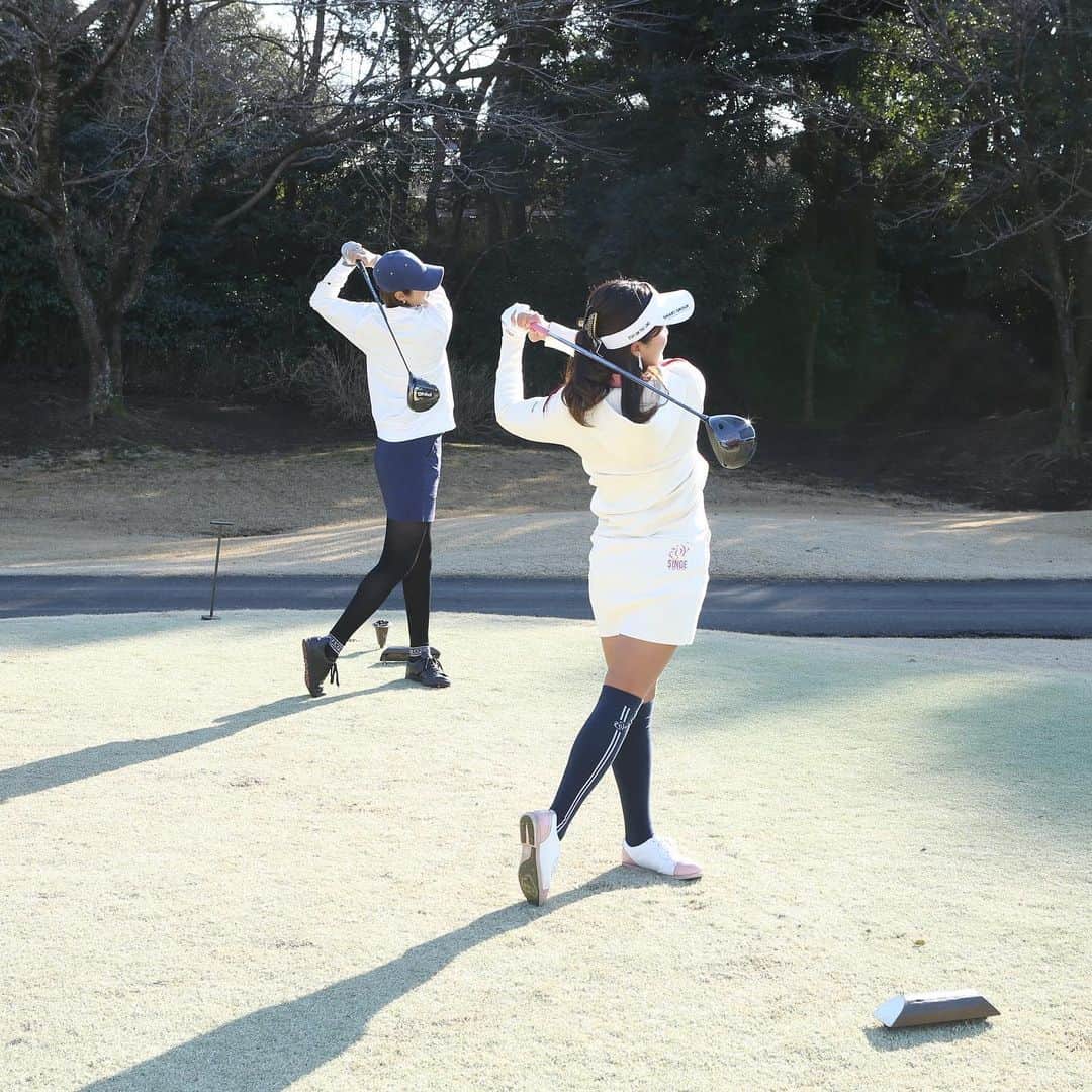 狩野舞子さんのインスタグラム写真 - (狩野舞子Instagram)「・ みんなのゴルフダイジェストでは 小澤美奈瀬さんによるラウンドレッスンが4回に分けて公開されます⛳️ ・ まずはドライバーの基本的なセッティングの仕方について イチから解説していただきました😊 今までいかに適当にセッティングしてたかを痛感した回に なっております笑 ・ ぜひ皆さんも参考にしてみてくださいね🤗 ・ #golf #ゴルフ #ラウンドレッスン #ドライバー #みんなのゴルフダイジェスト #小澤美奈瀬 さん #狩野舞子」3月6日 15時15分 - kanochan715