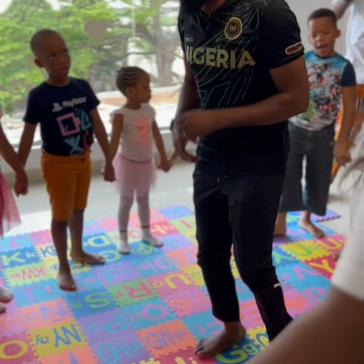 ノーブル・イグウェのインスタグラム：「Yesterday was the beginning of an amazing project. We launched the Jax & Lia’s “Come,Read With Me’ book club. We have an amazing time with over 20 kids. It’s going to be a monthly gig and an awesome opportunity for kids. Thank You for joint us yesterday. I’d be sharing videos and pictures later.」