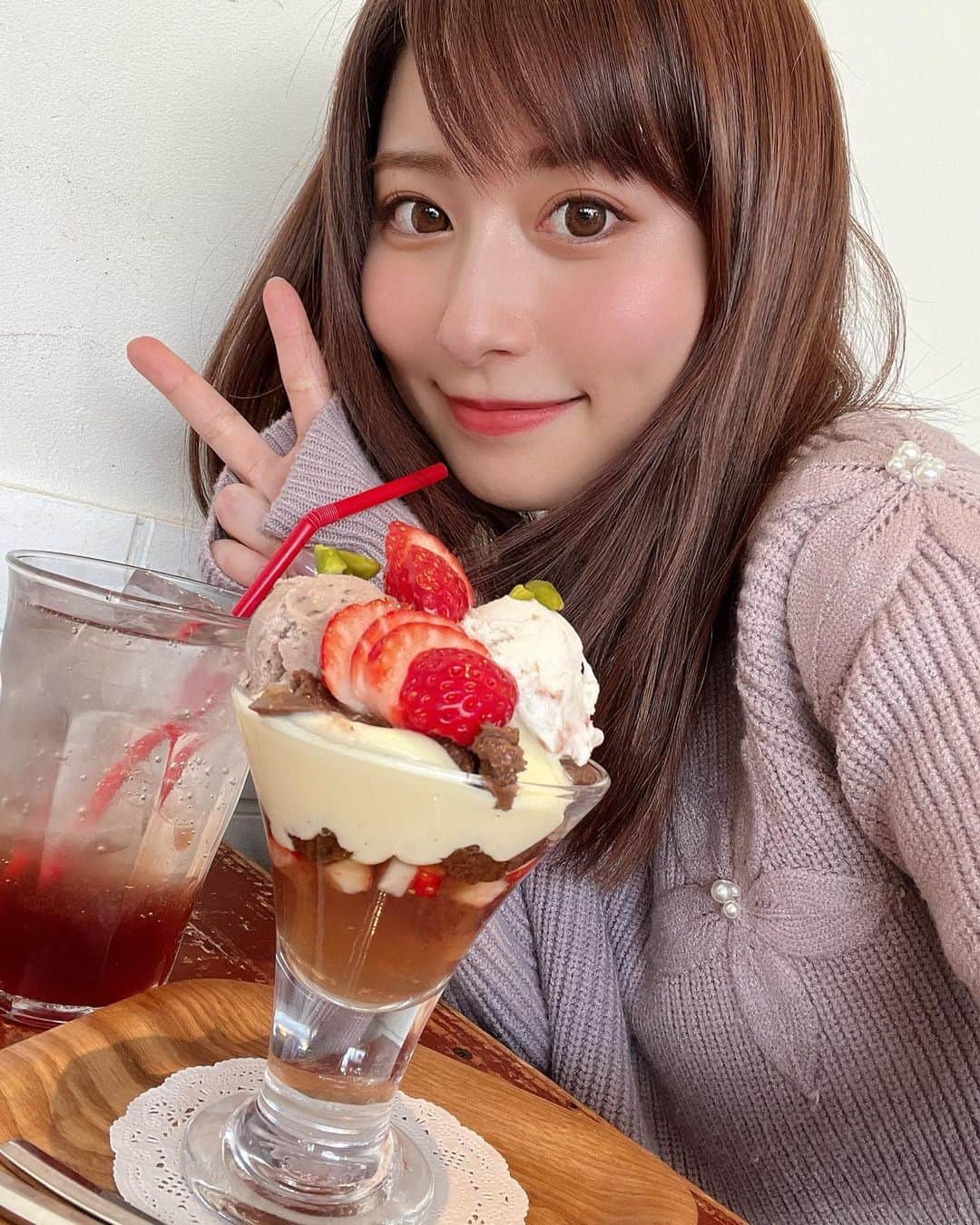 成瀬心美さんのインスタグラム写真 - (成瀬心美Instagram)「🍓 . . もう旬が終わってまうー😂 . フルーツって 本当に好きだなぁ。 . . マスクでこすれてて 鼻が赤くてスマソ🙌 . #strawberry #cafe #sweets #和パフェ #所沢 #所沢カフェ #いちご #🍓」3月6日 16時14分 - coco3ndazo