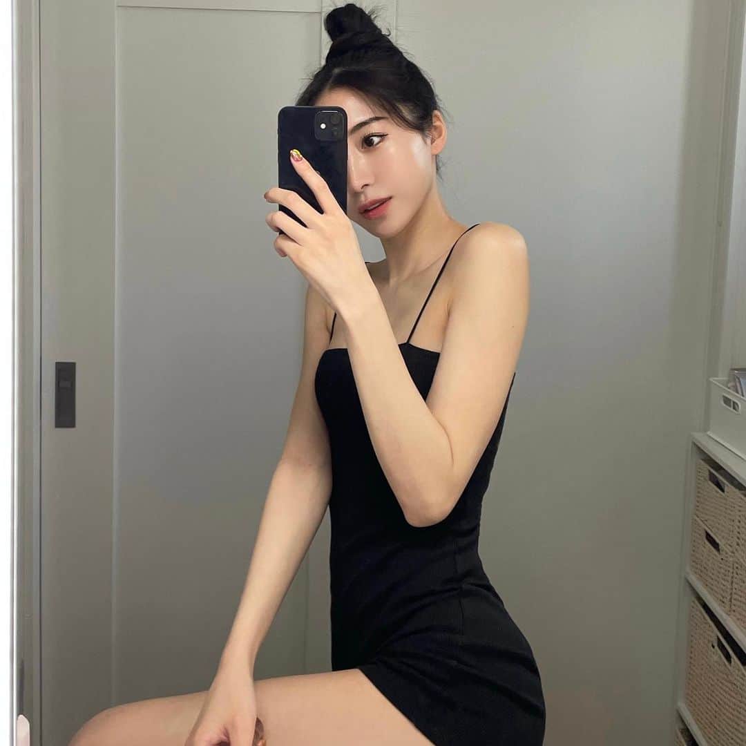 藤田麻里のインスタグラム：「@sbc_kobe でHIFUしてきた💆🏻‍♀️💕  色んなクリニックでHIFUしてきたけど @sbc_kobe のHIFUは痛くなくない😳  それに効果もちゃんとあって お値段もどこよりも安いから 続けやすいしオススメできる😍⭕️  コンデンスリッチフェイスで頬っぺたに 脂肪注入もしてきたから また詳しくPOSTしま〜す💕  #湘南美容クリニック#湘南美容クリニック神戸院#ウルトラリフトプラスハイフ#美容クリニック#糸リフト#小顔#整形#美容整形#プチ整形」