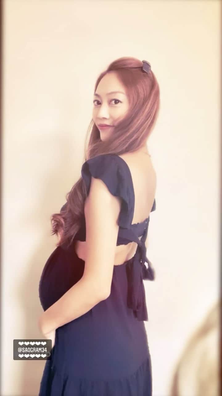 SAORIのインスタグラム：「【ご報告】 昨年babyを出産しました🤱 男の子です👑👶  予定日よりちょっぴり早く産まれた我が子は NICUに長く入院しましたが、 先日無事に元気に退院して 一緒の生活が始まりました♡♡♡ 今はbabyに癒される毎日を送ってます🥰  フォロワーさんのコメントが いつも励みになってます😄 これからも応援よろしくお願いします♡  I had a baby boy last year. 👶♡ Both mother and child are doing well. I’m just so happy now! I didn’t know that there were events that could be so moving;) Giving birth is such a miracle. Many people have had the same experience. The feeling is so wonderful! Thanks, everyone, for your kind thoughts.  #babyboy #baby #出産報告」