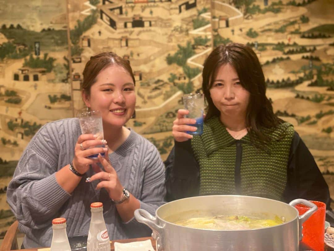 のインスタグラム：「開幕戦🌺🌴  予選落ちだったー😭 今週は急遽、吉田弓美子プロにキャディーをして頂きました！！  大先輩の力添えを活かすことが出来ず悔しい… 初日ドライバー曲げてしまって、弓美子さんを走らせてしまい申し訳なかったです😱  でも、沢山相談乗って頂き、色々と教えていただけて、とっても勉強になり今年に向けて良い開幕戦となったと思います😁  弓美子さん、1週間ありがとうございました😊🙏  #吉田弓美子プロ #大好きな先輩 #2ショット📸 #これしかなくてごめんなさい」