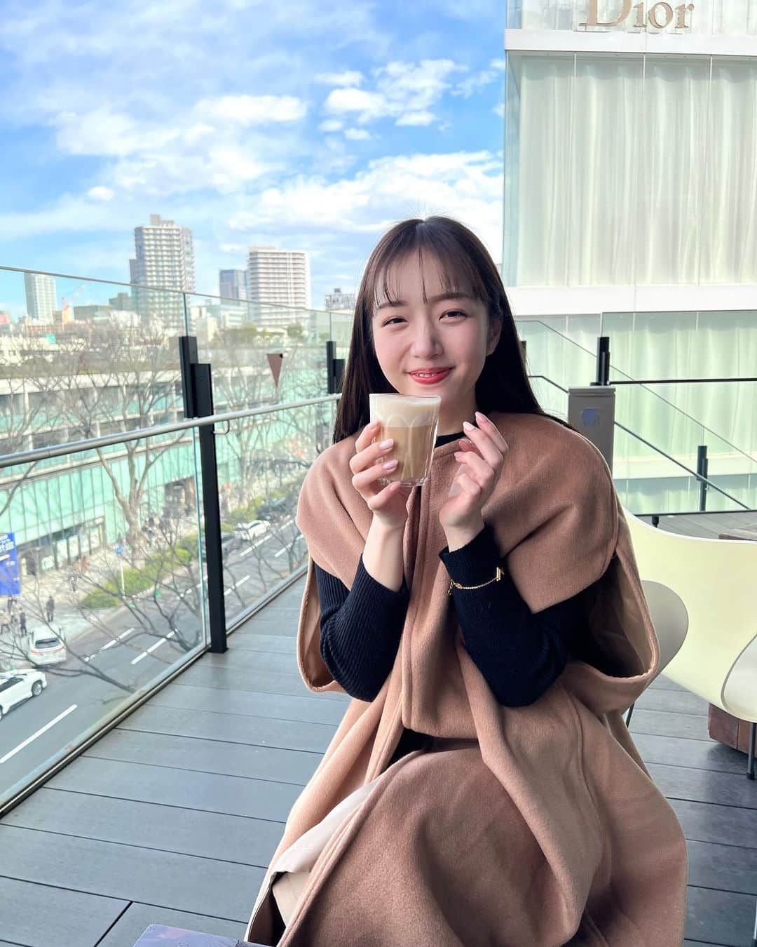 刈川くるみさんのインスタグラム写真 - (刈川くるみInstagram)「気持ちいい休日…☕️☀️💖  ちょっと大人の階段のぼったのか 苦手だったチャイが美味しくてハマってます  可愛すぎるコートは @lovan_official_ 🤎 春たくさん着よう…🤍  よし！明日からもまた頑張りましょうー！☺️❤️‍🔥  #私服 #centforce #gyreomotesando #表参道 #カフェ #表参道カフェ #セントフォース」3月6日 20時21分 - kurumi_karikawa