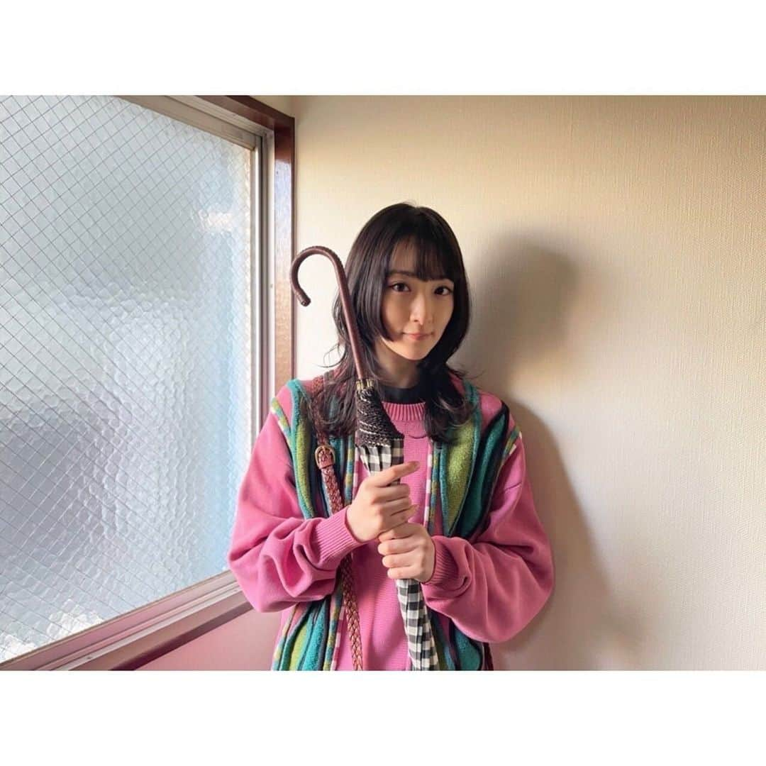 生駒里奈さんのインスタグラム写真 - (生駒里奈Instagram)「. 真犯人フラグ 来週は遂に最終回ですね〜〜  の前に、陽香が例の写真撮らせてたのか！！ って私も知りました笑笑 一星かと思ってました！！  私も知らない事が台本で明らかになるのも面白かったなぁ(*´꒳`*)  陽香の私服、 色合いがある意味鮮やか！！ 毎回衣装さんが陽香らしいのを準備して下さいますが、  今回のはピンクでした(*´꒳`*) みんなで珍しいね〜って話しながら撮影しておりました！  次週、遂に真犯人が！！！！  @shinhanninflag_ntv  #真犯人フラグ」3月6日 23時26分 - ikomarina_1229