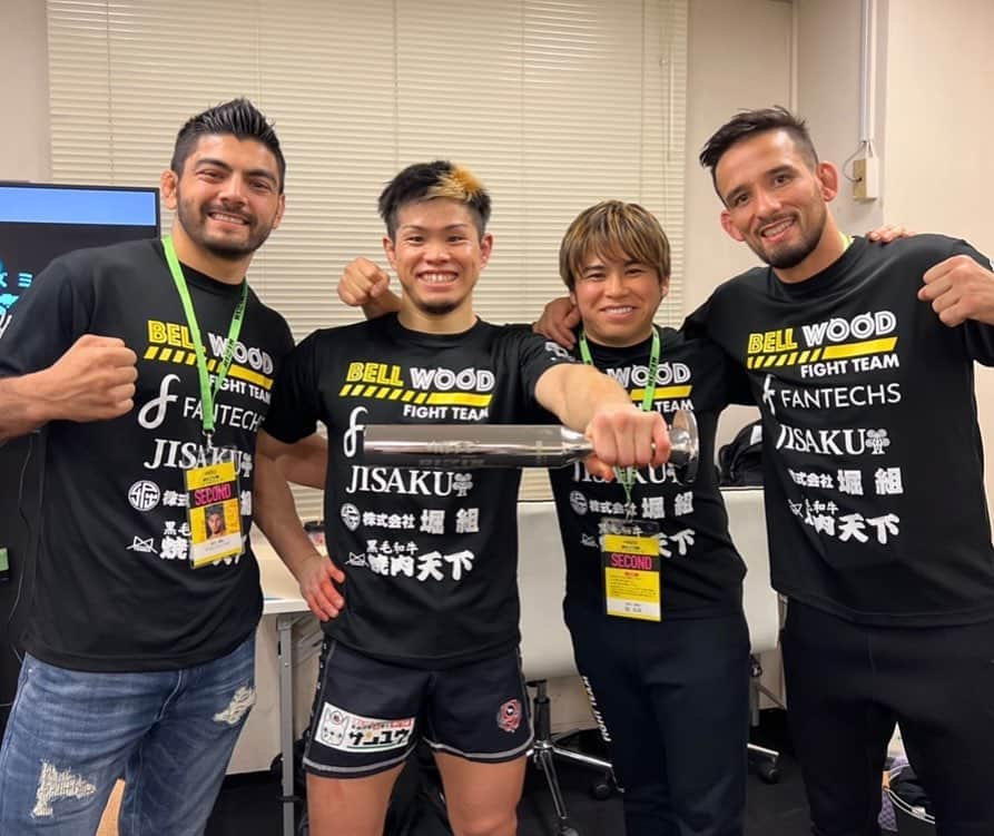 鈴木博昭さんのインスタグラム写真 - (鈴木博昭Instagram)「RIZIN  landmark vol.2  KO勝ち！  応援ありがとうございました！！  愛知県では内藤凌太、基山幹太の弟子2人が勝って繋げてくれて  東京ではサトシ先生とクレベル先生と堀さんが駆け付けてくれて  仲間達と共に私はあります。  この日常に心から感謝です。  改めて  皆様応援ありがとうございましたッ‼︎  BELLWOOD GYM BELLWOOD FIGHT TEAM BENSAI JIUJITSU  obrigato‼︎‼︎」3月7日 0時39分 - kaibutsukun1206