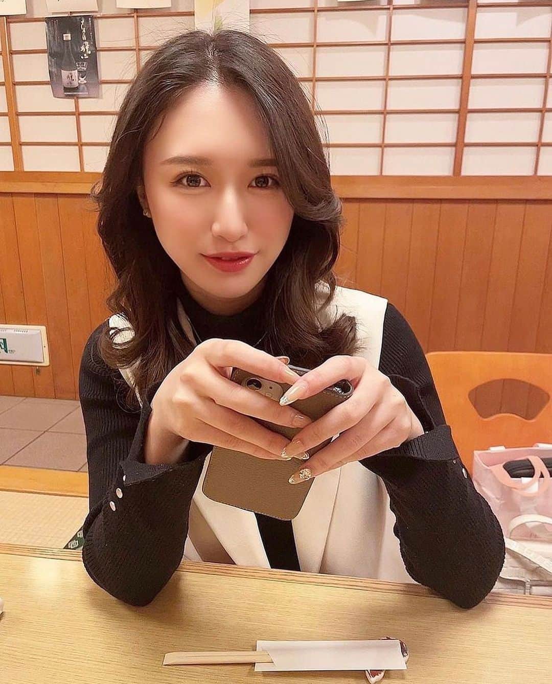 神出鬼没の【キャバ図鑑】のインスタグラム：「【秋田美人あらわる🥺💓】 ㅤㅤㅤㅤㅤ This is Japanese night culture🇯🇵💫 Introducing Japanese famous hostess👗 Plz "follow me" , "like" and "Share" 💋 ㅤㅤㅤㅤㅤ 全国各地の夜の世界🦋で活躍されている、美を極めた名実共にトップクラスの美女をご紹介するアカウント 【💋キャバ図鑑💋】< @cabazukan >です✨ ㅤㅤㅤㅤㅤ ✳︎────────────────✳︎ 今回の図鑑的推しキャスト様は 秋田(Akita) 秋田(Akita) の 「 Club fuu 」在籍の * みい *  ちゃん @mii_clubfuu です😍✨ ✳︎────────────────✳︎ ︎ ⚠️アカウント内の 他のキャスト様もココから< @cabazukan >見てね👗✨⚠️ ㅤㅤㅤㅤㅤ こちら、秋田「 @newclubfuu 」さん🕋から、年齢以上の色っぽさを放つ秋田が誇る美人キャスト様💓みいちゃんの一枚📸✨ ↪︎ @mii_clubfuu  ㅤㅤㅤㅤㅤ 性格は、インスタのイメージで、「キャピキャピしたあざとい系」だと思われがちですが、割とサバサバしていて、ハッキリしている女の子🥺💓 最近は料理にハマっているそうで、和食も洋食もなんでもこい💪 ちなみに得意料理は肉じゃがとハンバーグだそうな🤤 ↪︎ @mii_clubfuu  ㅤㅤㅤㅤㅤㅤㅤ 酔うまでは早いですが、お酒を飲むととにかく長く、ゾンビ体質😂笑 みいちゃんに聞いて、秋田美人の発掘バンバンしていきますので、乞うご期待💋✨ ↪︎ @mii_clubfuu  ㅤㅤㅤㅤㅤ ⚠️アカウント内の 他のキャスト様もココから< @cabazukan >見てね👗✨⚠️ ※インスタ以外の方はコチラ↓ https://www.instagram.com/cabazukan/ ㅤㅤㅤㅤㅤ ◤◢◤◢◤◢◤◢◤◢◤◢◤◢◤◢◤◢◤◢ リポスト希望のキャスト様、 フォロー&タグ付け🏷 < @cabazukan > して頂けると気付きやすいので 宜しくお願い致します！ ◤◢◤◢◤◢◤◢◤◢◤◢◤◢◤◢◤◢◤◢ ──────────────── ©︎produced by @terry0404ht  # ぶっ飛びテリー会長  フォローしてもらえると更新頑張れます🚀 ──────────────── ㅤㅤㅤㅤㅤ ㅤㅤㅤㅤㅤ ㅤㅤㅤㅤㅤ ㅤㅤㅤㅤㅤ 【# キャバ図鑑, # 推し嬢 】 # 指名するならキャバ図鑑  #オルチャンメイク #オルチャン  #美容マニア #美容整形  #韓国メイク #韓国整形  #ギャルメイク #涙袋メイク  #秋田キャバクラ #秋田キャバ嬢  ㅤㅤㅤㅤㅤ  #おしゃれ女子 #nftart  #ヘアメイク #農家女子  #metaverse #メタバース  #ヘアセット #巻き下ろし   #美容女子 #アートメイク眉  #あざとい系女子 #ランジェリー  #ツインテールアレンジ #秋田美人  #ゆるふわパーマ #投資信託  #アートメイクリップ  #自撮り界隈 #競艇  ㅤㅤㅤㅤㅤㅤㅤㅤㅤㅤ  ──────────────── ©︎produced by @terry0404ht  # ぶっ飛びテリー会長  フォローしてもらえると更新頑張れます🚀 ──────────────── ㅤㅤㅤㅤㅤ ㅤㅤㅤㅤㅤ ㅤㅤㅤㅤㅤ」