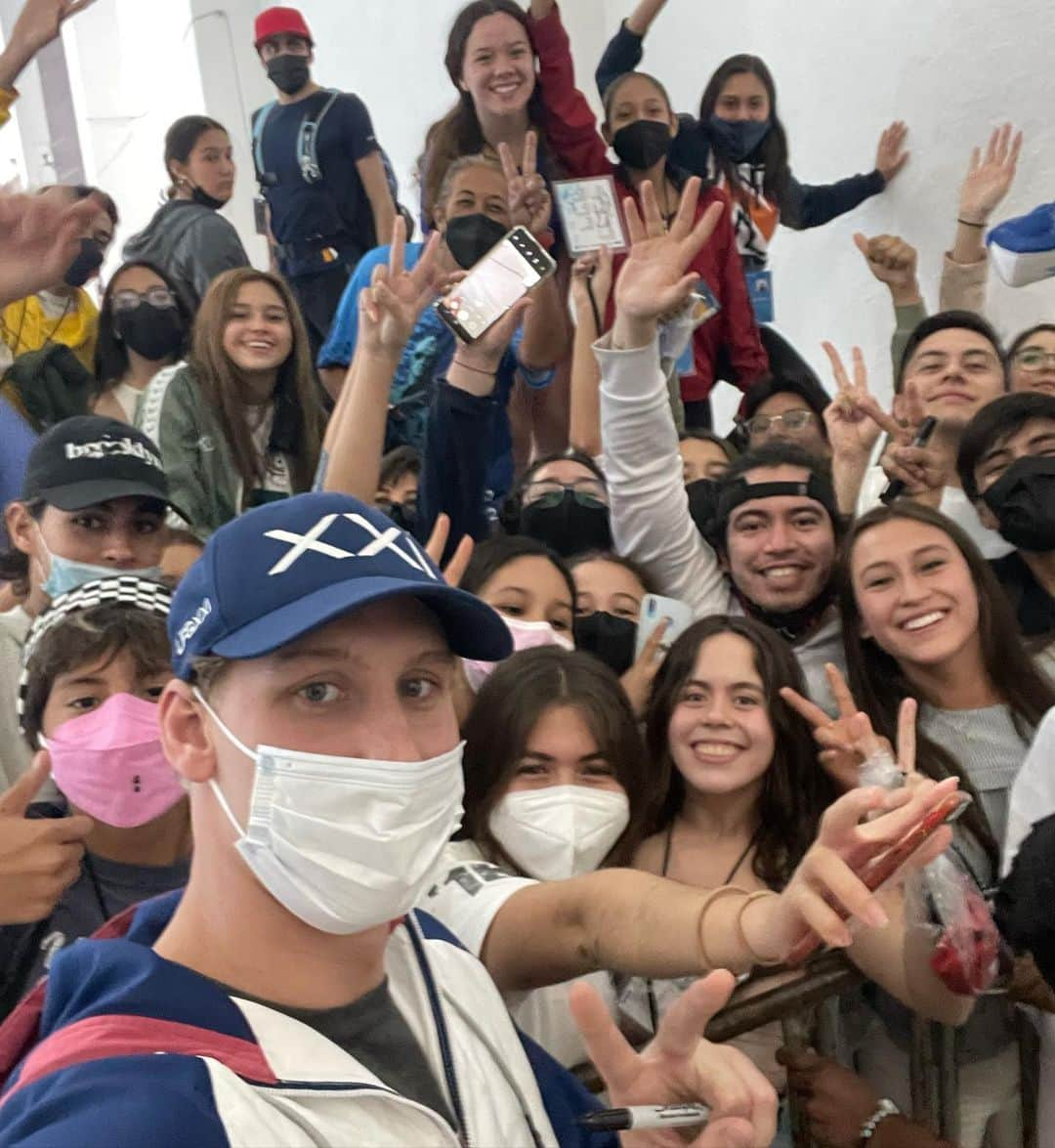 チェイス・カリシュさんのインスタグラム写真 - (チェイス・カリシュInstagram)「Hard to beat a swim meet in Mexico!!🇲🇽🇲🇽 ✈️ Colorado for a month-long altitude camp 🏔」3月7日 5時18分 - chasekalisz