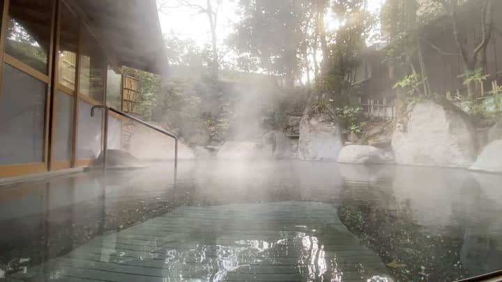 ゆふいん温泉　日の春旅館のインスタグラム：「朝風呂が気持ちの良い季節になってきました♨️  #新しいおおいた #由布院 #湯布院  #大分県 #旅館 #温泉 #旅行  #由布岳 #飯盛ヶ城 #辻馬車 #登山  #yufuin #ryokan #hinoharu #mountain #onsen #bath #travel #running #유후인 #hotsprings」