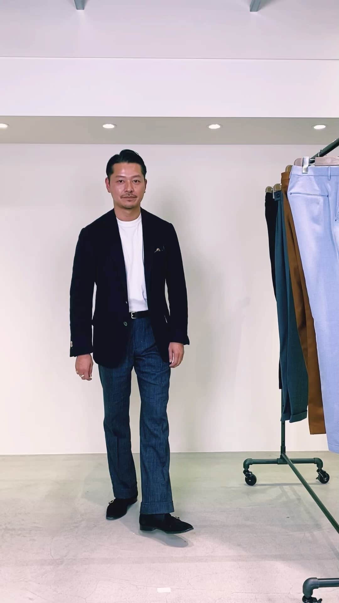 高田朋佳のインスタグラム：「Look at the difference in style depending on the color of the pants!!🔥」