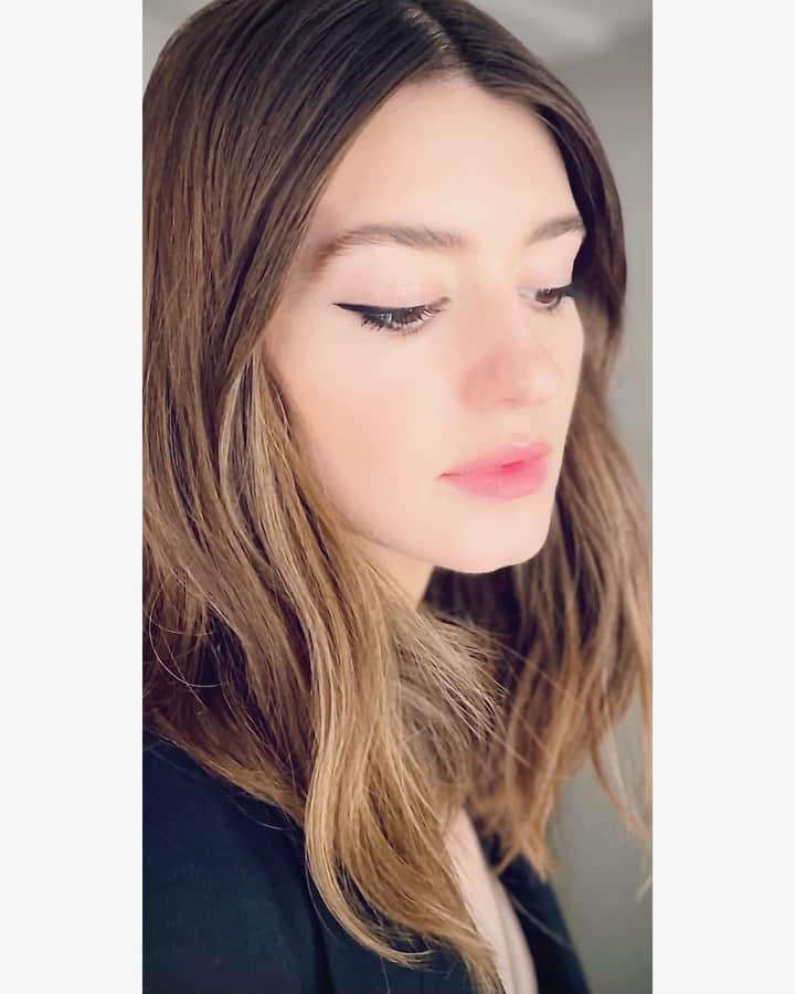 Kara Yoshimoto Buaのインスタグラム：「Off to the #indiespiritawards! DAISY EDGAR JONES🖤@daisyedgarjones #daisyedgarjones #classiccateye #makeup #welovecoco @welovecoco @chanel.beauty  #makeupbykarayoshimotobua  @jennychohair styling @nicky_yates @nailartbyqueenie」