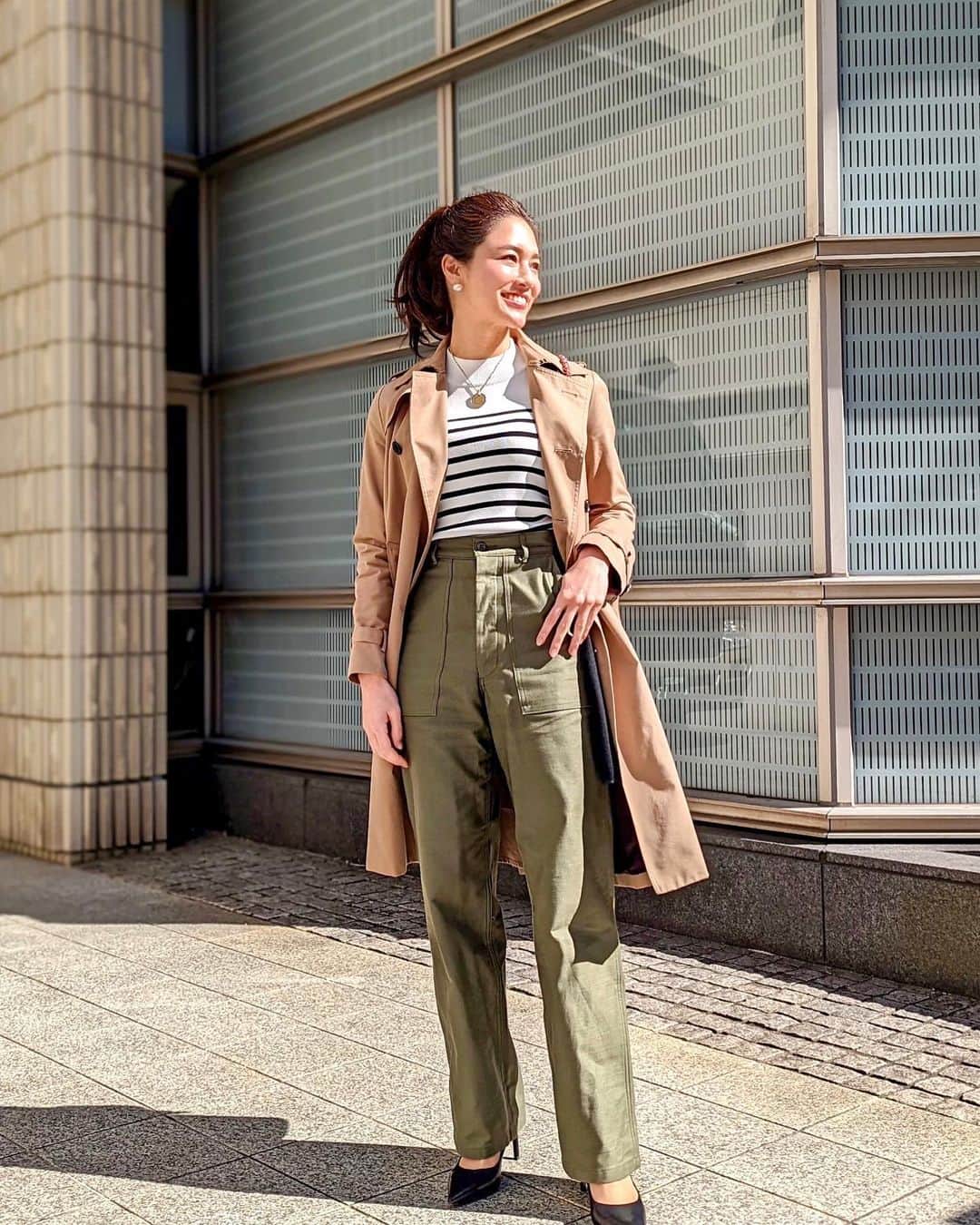 石井里奈さんのインスタグラム写真 - (石井里奈Instagram)「こんにちは☀️ こないだの @classy_mag_insta 撮影コーデ📸✨ . 暖かくなって最近はもう春アウターが当たり前💕 . coat... @hyke_official  tops... @bordersatbalcony.official  pants... @hyke_official  shoes... @charleskeith_jp  bag... @chanelofficial  . ベイカーパンツ脚長くみえるし大人可愛く見えていい❤️ 今日も東京は暖かいですね✨ 今週も頑張っていきましょう！ . #りなまるコーデ #trenchcoat #トレンチコート #hyke #ハイク #bordersatbalcony #chanel #シャネル #シャネルバッグ #charlesandkeith #春服コーデ #春コーデ #ポニーテール #カジュアルコーデ #大人カジュアル #ボーダー #ボーダートップス #ベイカーパンツ #パンツコーデ #カジュアルファッション #大人女子 #ヘアアレンジ #chanelbag #コーディネート #コーデ #今日のコーデ #きょコ #ファッション #カジュアルファッション #カジュアル #ハイヒール」3月7日 12時15分 - ri7tin1025