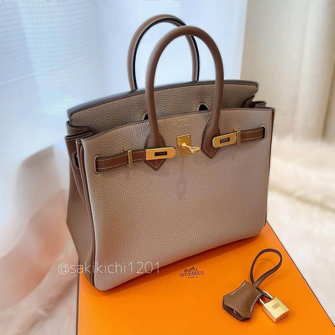 のインスタグラム：「可愛すぎてため息🤦‍♀️🧡 エルパトして1日何店舗もはしごしてた私がここまで来るとは🥲💕 HERMESのために仕事してると言っても過言ではない😂 ． #hermes  #birkin25 #personalorder #specialorder #personalorderbirkin  #バーキン25 #パーソナルオーダー #poバーキン #グリトゥルトゥレール  #アルザン #エルメス好きな人と繋がりたい  #購入品 #備忘録」