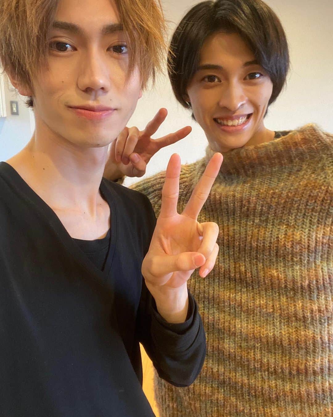 樋口晃平のインスタグラム：「本日も撮影お疲れ様でした🍑🐵  みんなはいい日になりましたかー？  #暴太郎戦隊ドンブラザーズ  #樋口幸平  #別府由来」