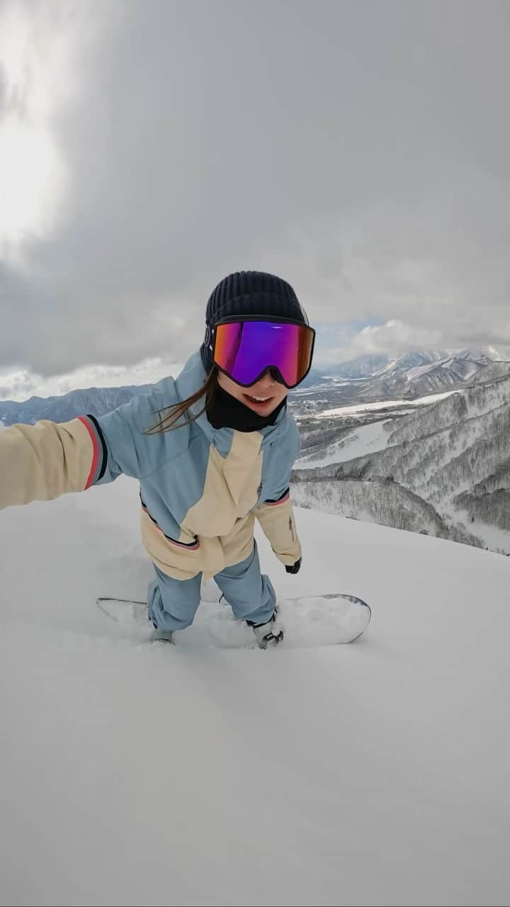 岩垂かれんのインスタグラム：「3月のコルチナ極上パウダー🤍  #roxysnow #gopro #snowboarding #japow #hakuba」