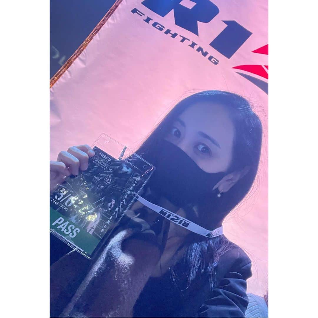 のインスタグラム：「昨夜3月6日は都内某所で行われたRIZIN LANDMARK2の観戦に行ってきました！会場が小さい分、近くで観られて、とても迫力がありました！メインは鈴木千裕選手と平本蓮選手！強かった！最初から最後まで気持ちの強さが2人とも感じられ、今後が楽しみな心に響く試合でした！家に帰ってきて、PPV（ペーパービュー）でも堪能！RIZIN最高！見逃した方も、見逃し配信あるので、RIZINのHPで！次は大阪大会！楽しみ♡ #RIZINLANDMARK2 #RIZIN #都内某所 #怪物君 #BONSAI絶好調」