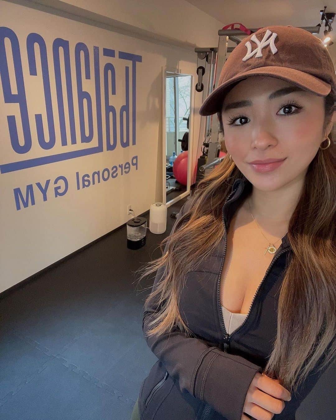 MIYAのインスタグラム：「l PT day💪🏾 @t.balance   苦手な上半身メインで🔥 @yuuki_mutou_expt   #personaltraining #workout #fitness #gym #fitgirl #パーソナルトレーニング #フィットネス #ティーバランス」