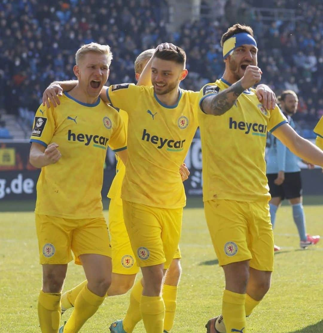 モーリス・ムルトハウプさんのインスタグラム写真 - (モーリス・ムルトハウプInstagram)「Great Team 💯🔥  Let’s keep going.. 🦁 @eintrachtbraunschweig1895」3月7日 21時23分 - multi_31