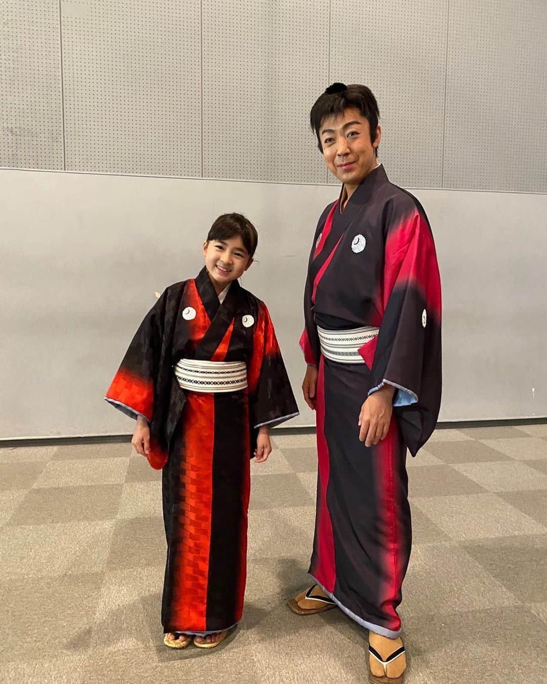 尾上菊之助さんのインスタグラム写真 - (尾上菊之助Instagram)「. NHK連続テレビ小説「カムカムエヴリバディ」小さい時のひなたちゃん役の新津ちせちゃんとの一枚です。　 ⁡ #カムカムエヴリバディ　#新津ちせ　#尾上菊之助　#桃山剣之介　#モモケン」3月7日 21時22分 - onoekikunosuke